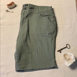 24W Green Bermuda shorts